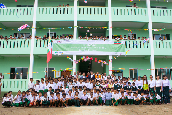사진=미얀마 딸린타운십 상아티마을 초등학교 완공식