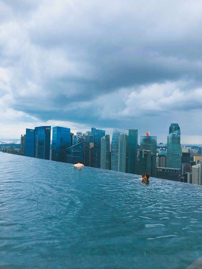마리나베이샌즈 인피니티풀의 모습