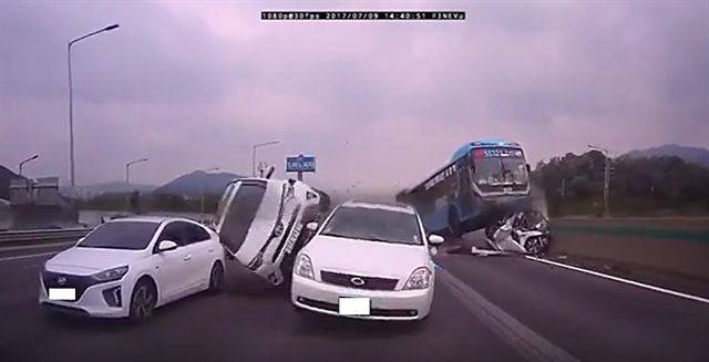 지난 9일 발생한 경부고속도로 7중 추돌사고 유튜브 영상 캡쳐