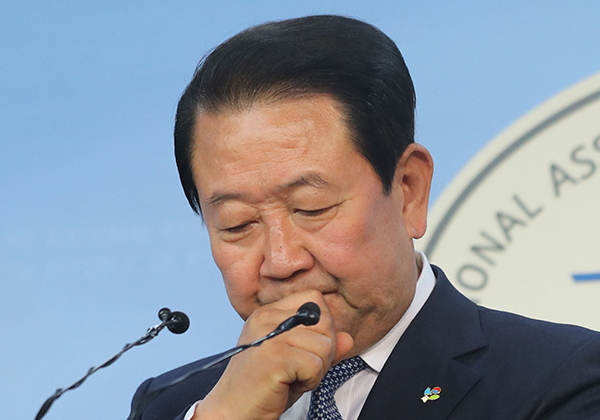 ⓒ연합뉴스 6월26일 박주선 국민의당 비상대책위원장은 국회 정론관에서 문준용씨 취업 관련 제보가 조작된 것이었다고 발표했다.