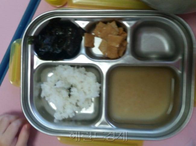 해당 어린이집에서 아이들에게 제공된 급식