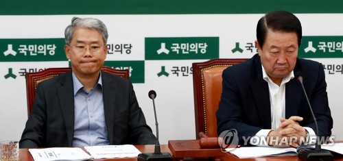 국민의당 박주선 비상대책위원장(오른쪽)과 김동철 원내대표 [연합뉴스 자료사진]