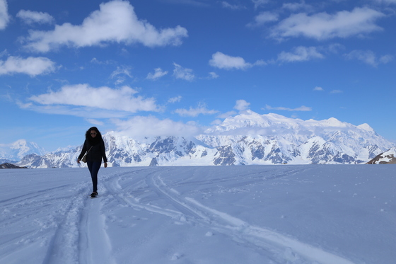 클루아니 국립공원 빙하에 착륙했다. 멀리 캐나다 최고봉 로건산(5959m)도 보인다.