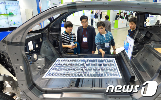 삼성SDI의 전기차 배터리 모형. © News1 송은석 기자