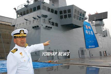 독도함 해군감독관 홍익선 대령