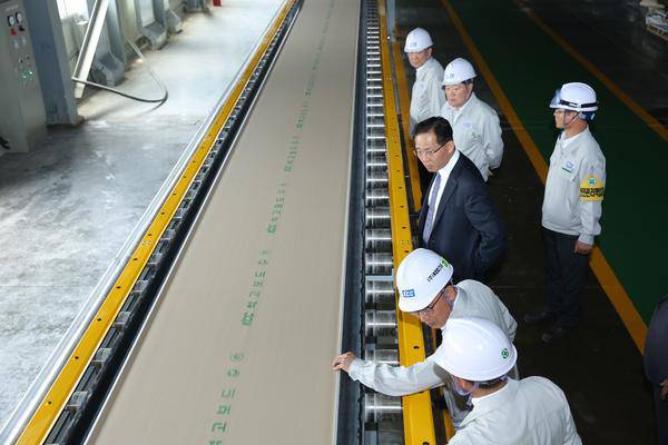 KCC expands gypsum board production line to become industry leader