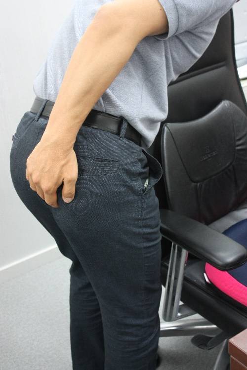 엉덩이가 뻐근, 당기고 저린 '엉치통증' 원인은 허리?