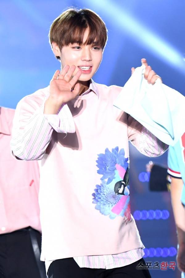 '2017 INK 콘서트' 무대에 선 워너원 박지훈. 사진=장동규 기자 jk31@hankooki.com
