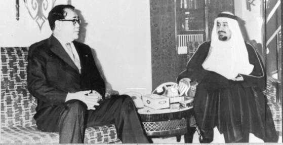 1980년 사우디를 방문한 최규하 전 대통령이 칼리드국왕과 회당 중이다. [중앙포토]