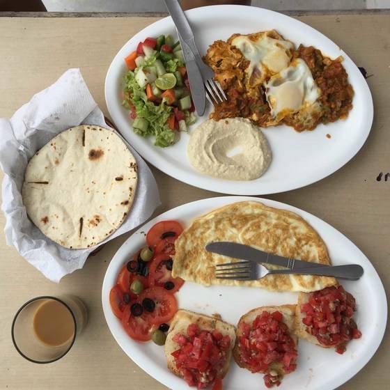 마날리에서 맛본 이스라엘식(위)과 이탈리안식 아침 식사.