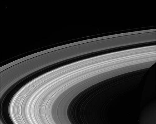 토성 탐사선 카시니호가 지난 13일 찍어 지구로 전송한 토성 고리의 모습/사진=NASA