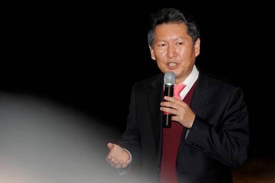 정청래 전 더불어민주당 국회의원이 5일 강원도 강릉시 작은공연장 단을 찾아 박근혜 대통령 탄핵의 당위성과 정권교체를 주제로 강연하고 있다. 2016.12.5/뉴스1  <저작권자 © 뉴스1코리아, 무단전재 및 재배포 금지>