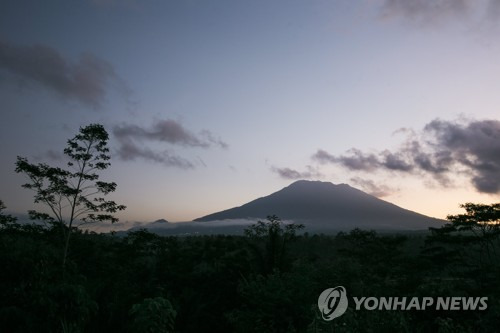 2017년 9월 20일 촬영된 발리 아궁 화산 전경. [EPA=연합뉴스]