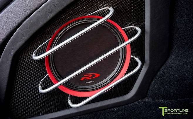 스피커도 알파인(Alpine) 제품으로 교체했다