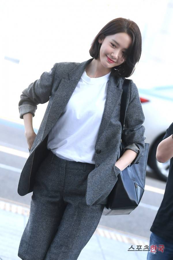 해외 팬사인회 참석차 인천국제공항을 통해 인도네시아 자카르타로 출국하고 있는 소녀시대 윤아. 사진=장동규 기자 jk31@hankooki.com