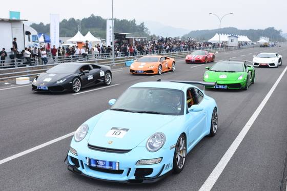 지난해 대구 튜닝카 레이싱 대회의 경기장면. [사진 대구시]