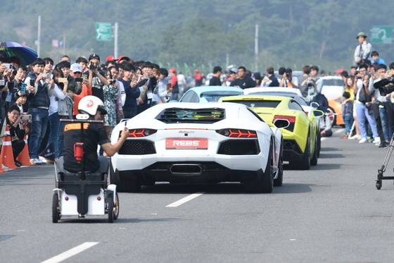 지난해 대구 튜닝카 레이싱 대회의 경기장면. [사진 대구시]