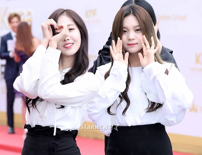 [★포토]신비-엄지, '귀요미 막내라인'