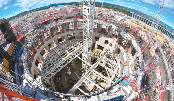프랑스 카다라슈 지역에 건설되고 있는 국제핵융합실험로(ITER) 모습. 현재 공정률은 44.8%로 2025년 첫 가동될 전망이다.  [사진 제공 = ITER]