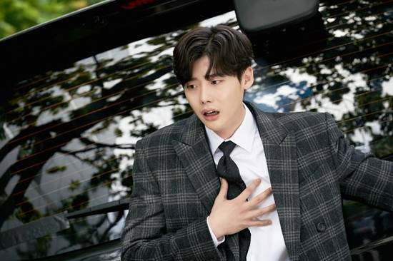 '당신이 잠든 사이에' 이종석 비하인드 컷 (사진=YG엔터테인먼트 제공)