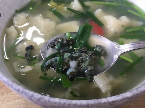 다슬기도 넉넉히 들어있다.