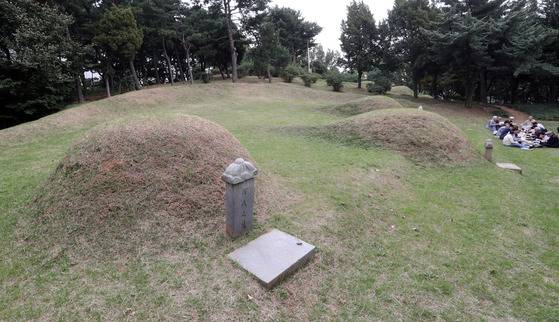 왼쪽부터 하위지, 성삼문, 류성원 의 가묘. 강정현 기자