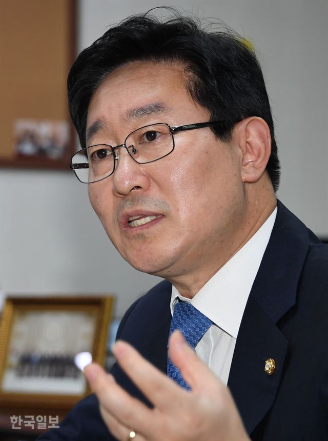박범계  더불어민주당 의원이 9일 국회 의원회관에서 한국일보와 인터뷰를 하고 있다. 오대근기자