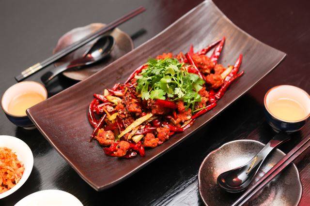 라즈지. 시추안 하우스 제공