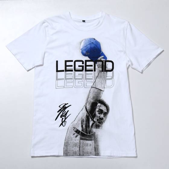 이승엽 선수 사인이 들어간 티셔츠. [사진 아이파크몰]