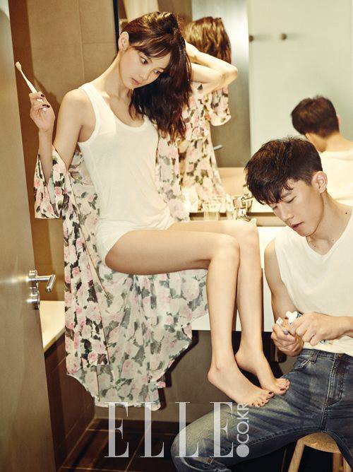 ‘메소드’ 윤승아, 남편 김무열과 섹시한 일상 화보