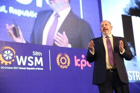 매튜 르 메르 Fifth Era 대표가 생산성 패러다임의 변화와 미래 대응 과제에 대해 발표하고 있다. /한국생산성본부 제공