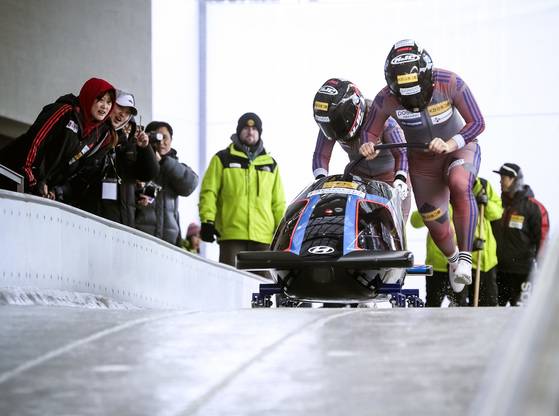 평창 알펜시아 슬라이딩센터에서 훈련하는 김유란-김민성. 평창=박종근 기자