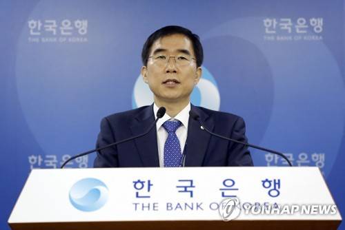 (서울=연합뉴스) 이상학 기자 = 정규일 한국은행 경제통계국장이 26일 오전 서울 중구 한국은행에서 2017년 3/4분기 실질 국내총생산 기자설명회를 하고 있다. 한국은행은 이날 3분기 GDP가 392조672억원(계절조정계열 기준)으로 2분기보다 1.4% 증가했다고 밝혔다.       leesh@yna.co.kr