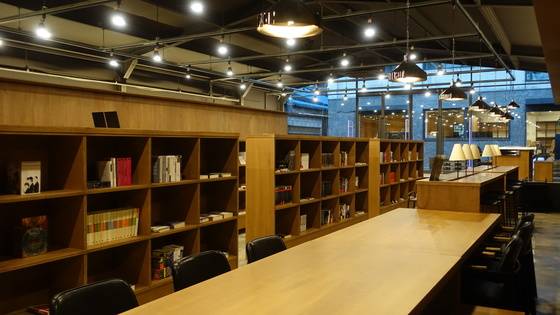 안전가옥 라이브러리의 내부. [사진 안전가옥]