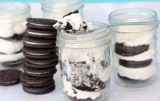 작은 유리병이나 용기를 사용해 떠 먹는 형태로 만들어도 좋다.