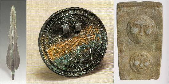 왼쪽부터 조양 십이대영자 비파형동검, 평양 신성동 다뉴경, 요양 탑만촌 선형동부거푸집 인물상(사진=한국고고학회 제공)