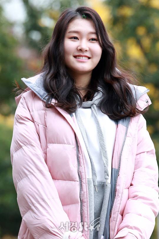 신지훈이 5일 오전 서울 영등포구 여의도동 KBS별관에서 진행된 아이돌 리부팅 프로젝트 ‘더 유닛’ 1차 미션무대를 위한 녹화에 출근하고 있다.