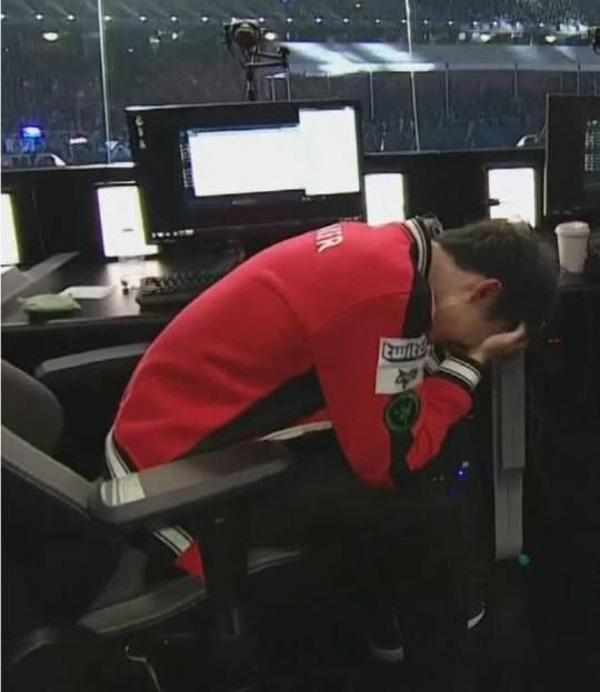 0-3 완패에 페이커 눈물… ‘프로 정신 빛나는 선수’