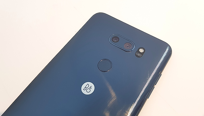 LG V30