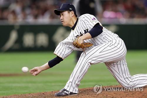 2017 월드베이스볼클래식(WBC)에서 일본 국가대표로 마운드에 오른 마키타 가즈히사의 역투 모습. [EPA=연합뉴스 자료사진]