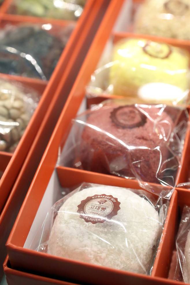 고대빵에서 출시한 만주&찹살떡 세트. 김경록 기자