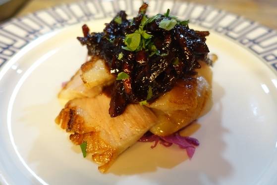 수비드한 항정살 스테이크.