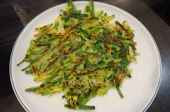 여름철에는 애호박과 부추로 전을 부쳐준다. 지난 7월 5일 사진이다.