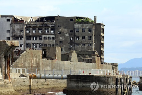 폐허가 된 군함도의 건물 [연합뉴스 자료사진]