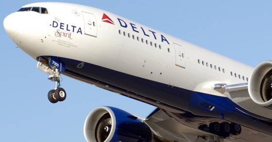 입국거부된 85명의 단체관광객 중 49명은 델타항공의 비행기를 타고 귀국했다. [중앙포토]