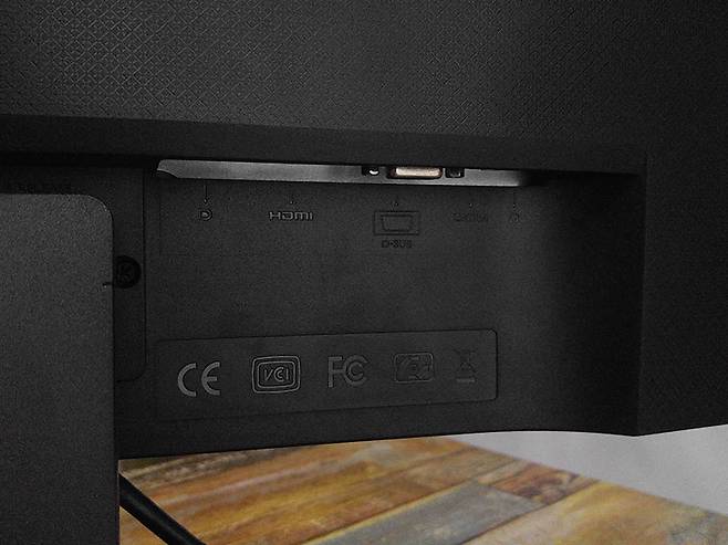 다양한 입출력 단자를 갖췄다