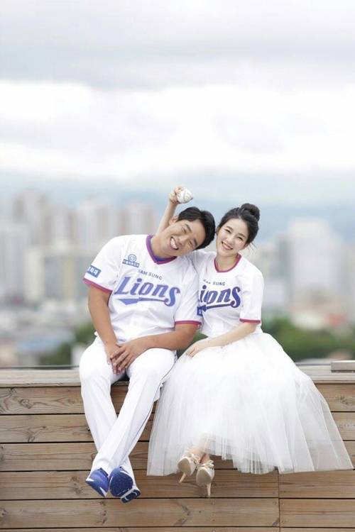 삼성 라이온즈 투수 김기태와 아내 이루리 씨. [삼성 라이온즈 제공]