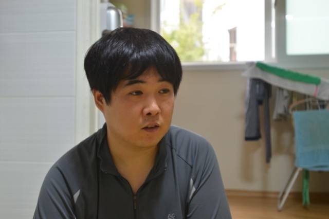 ▲ 전정훈 씨를 그의 집에서 만났다. ⓒ작은책(정인열)