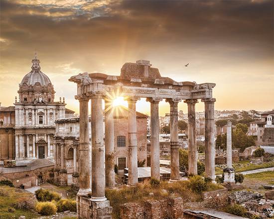유럽인들은 일찌감치 여행의 중요성을 깨달았다. 교사와 함께 파리, 피렌체 등 평균 4년여간 유럽 일대를 둘러보는 장기간 여행이 유행했는데, 일명 ‘그랜드 투어’의 종착지는 로마였다. 사진은 로마의 포로 로마노.