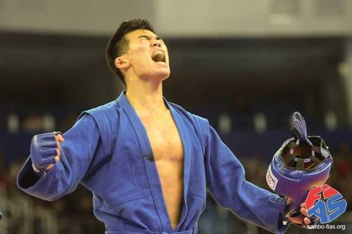 세계선수권대회 결승에서 승리한 뒤 기뻐하는 고석현. [국제삼보연맹 홈페이지]